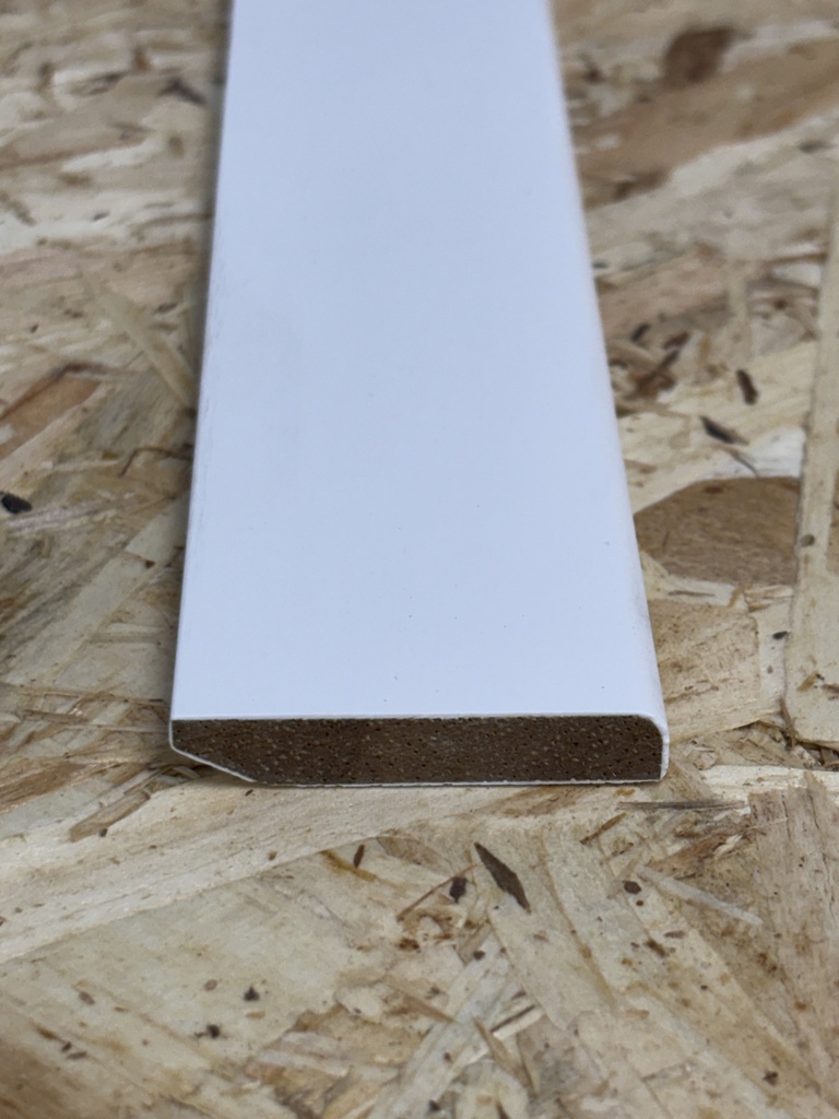 Meranti plint gegrond 9 x 45 x 4900 mm - 	 FSC 100%